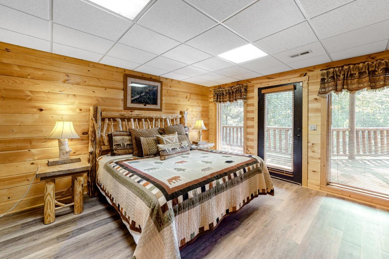 Edge Of The Park Lodge Sevierville Extérieur photo